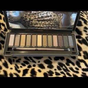 Icon Eyeshadow Palette. Brand New!! Never used!!